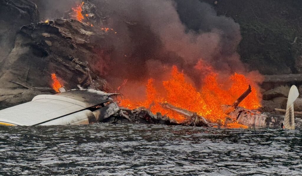 Seaplane crashes in Washington state, all 10 passengers and pilot rescued