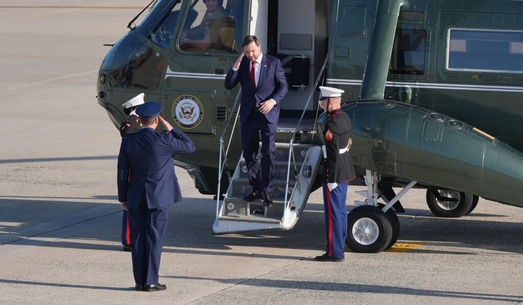 Secret Service morale strained by Vances’ last-minute travel demands, report says Secret Service morale strained by Vances’ last-minute travel demands, report says