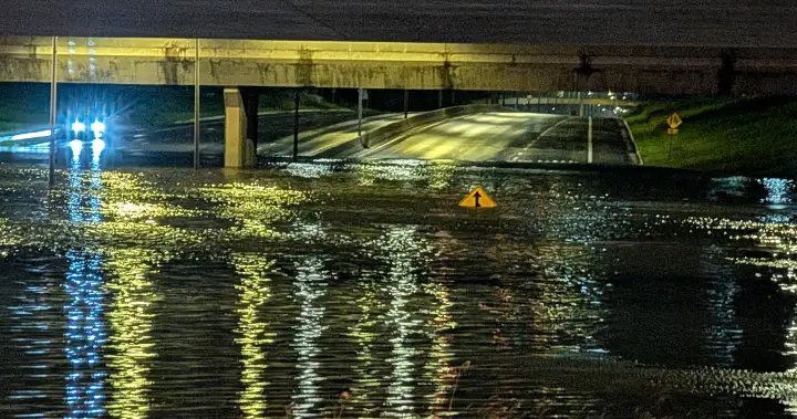 Severe thunderstorm flooding shuts down Whitemud Drive in west Edmonton – Edmonton Severe thunderstorm flooding shuts down Whitemud Drive in west Edmonton - Edmonton