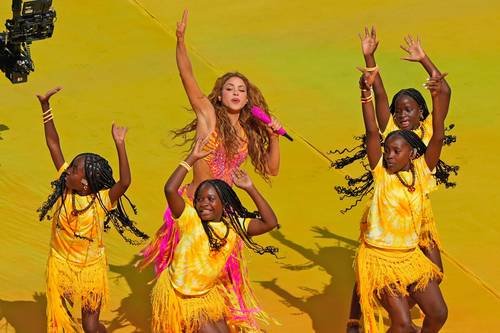 Shakira y Burna Boy salvan el polémico medio tiempo Shakira y Burna Boy salvan el polémico medio tiempo