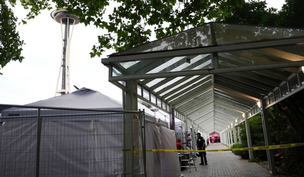 Shooting at a Seattle food festival leaves 2 dead and wounds 5, fire official says Shooting at a Seattle food festival leaves 2 dead and wounds 5, fire official says
