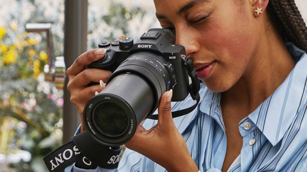 Sony’s RX10 V Superzoom Finally Arrives With A New Design And 4K 120p Video Sony's RX10 V Superzoom Finally Arrives With A New Design And 4K 120p Video