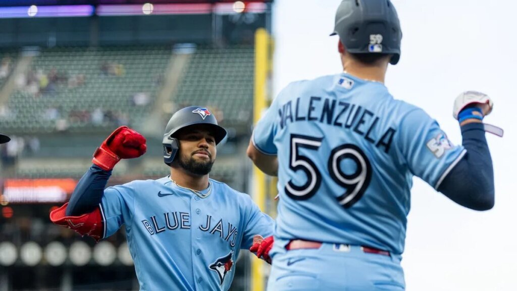 Surprise HR by Jonatan Clase propels Jays past Giants Surprise HR by Jonatan Clase propels Jays past Giants