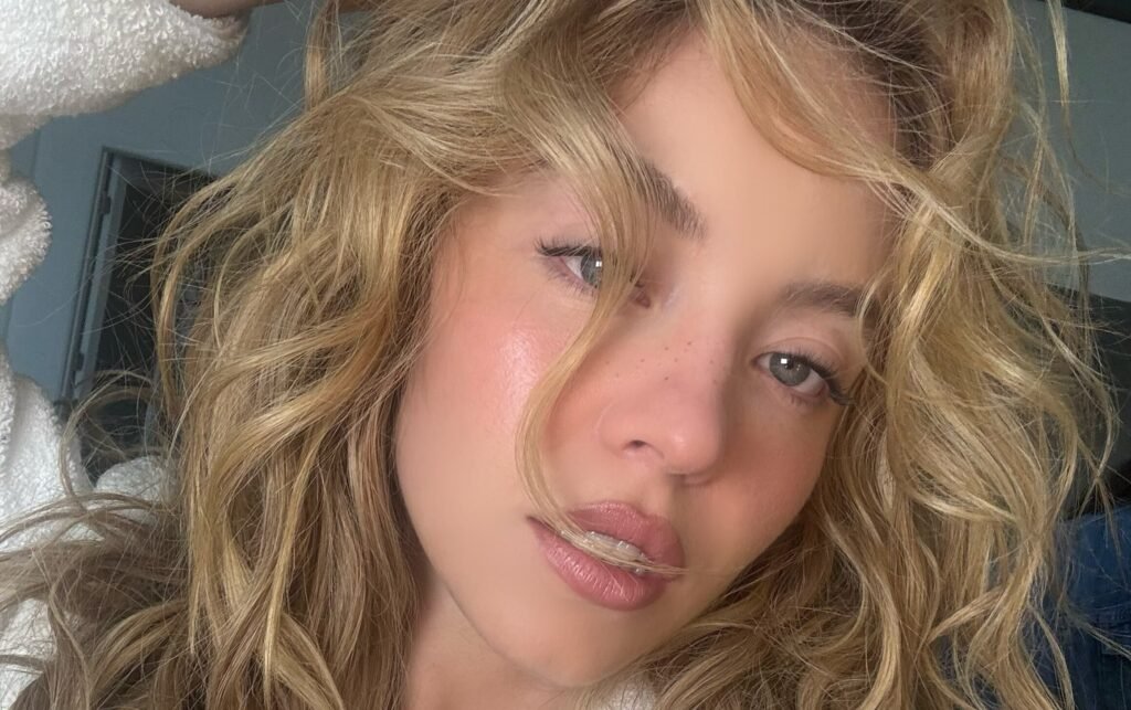 Sydney Sweeney Trades Hollywood for Australia in a Sun-Soaked Trip Sydney Sweeney Trades Hollywood for Australia in a Sun-Soaked Trip