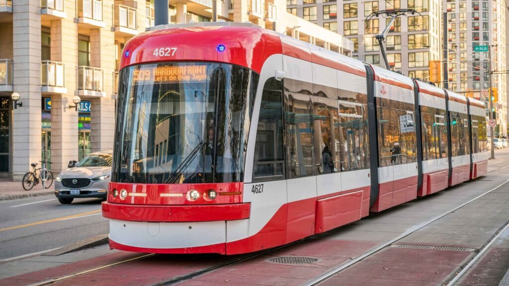 TTC now using AI cameras to catch those who illegally pass streetcars