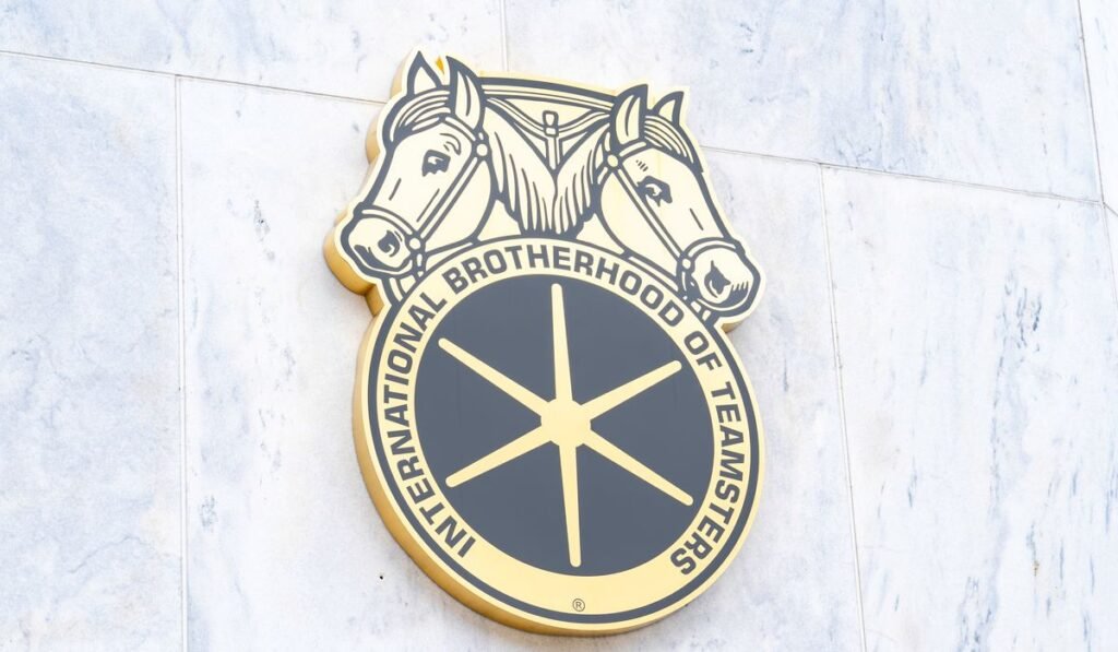 Teamsters veer between GOP and Democrats in Ohio’s big races Teamsters veer between GOP and Democrats in Ohio’s big races
