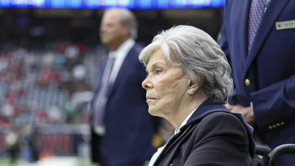 Texans co-founder and senior chair Janice McNair dies at 89 Texans co-founder and senior chair Janice McNair dies at 89