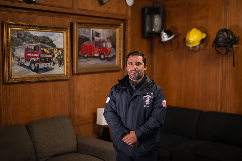 The Chilean firefighter who helped rescue Hernán Gil from the rubble: ‘The real heroes are the Venezuelans’ | International The Chilean firefighter who helped rescue Hernán Gil from the rubble: ‘The real heroes are the Venezuelans’ | International