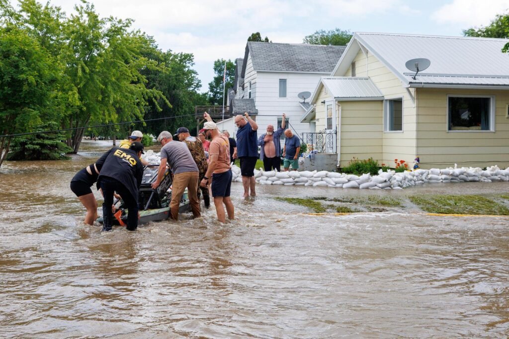 ‘The light at the end of the tunnel is very far away:’ mayor of flooded Manitoba town 'The light at the end of the tunnel is very far away:' mayor of flooded Manitoba town