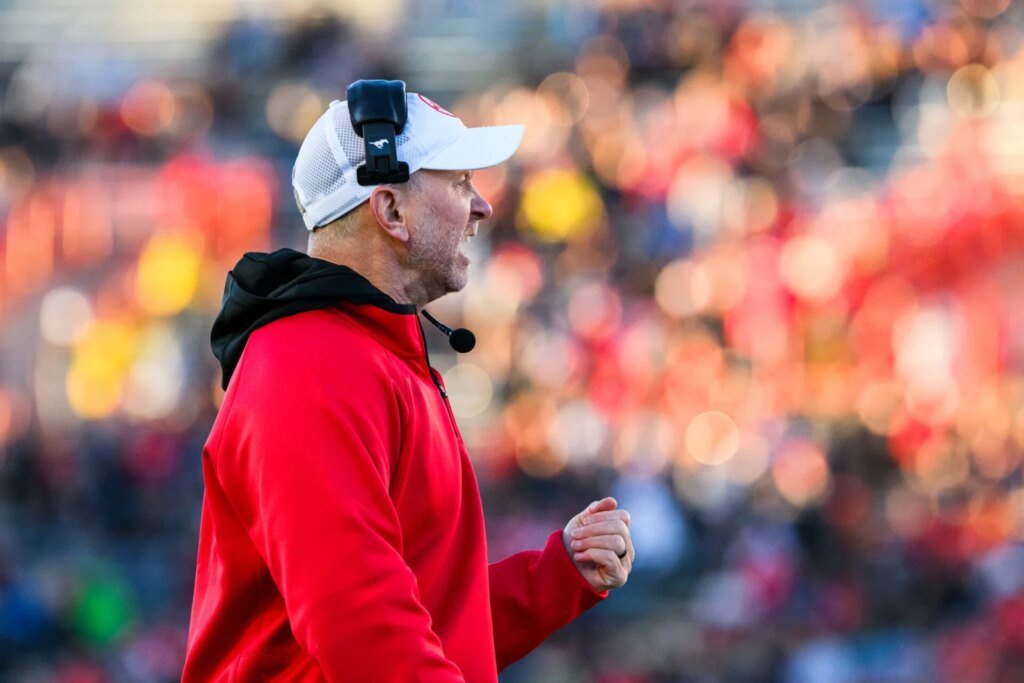 ‘They know it’s a bad call’: Dave Dickenson calls out referees, CFL replay officials for flag on sideline hit 'They know it's a bad call': Dave Dickenson calls out referees, CFL replay officials for flag on sideline hit