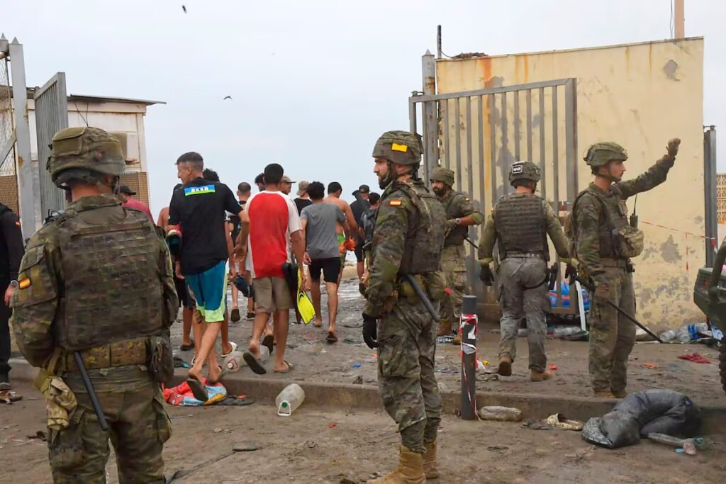 Thousands of people return to Morocco after crossing the border into Ceuta | Spain