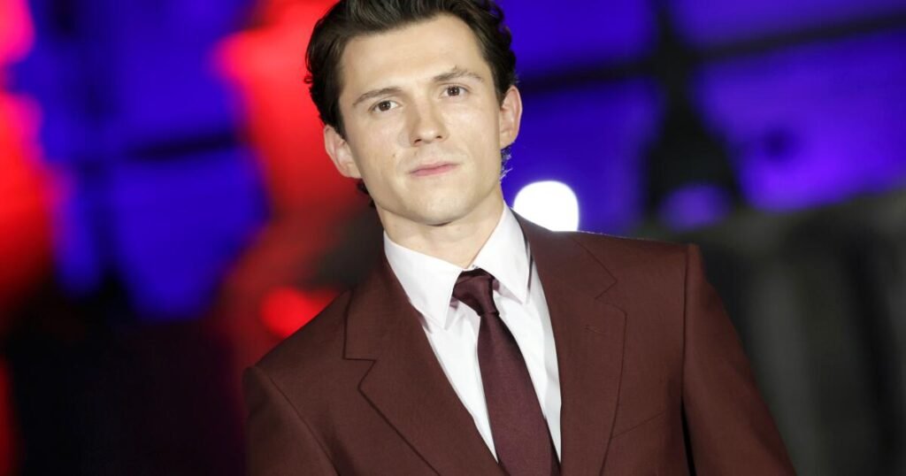 Tom Holland vomita en ‘Hot Ones’ durante la picante entrevista de ‘Odyssey’ – Celebrity Land