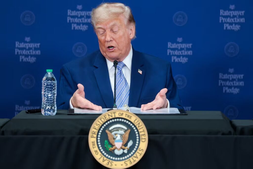 Trump imposes new tariffs of between 10% and 12.5% on 60 countries to preserve his trade wall | Economy and Business Trump imposes new tariffs of between 10% and 12.5% on 60 countries to preserve his trade wall | Economy and Business