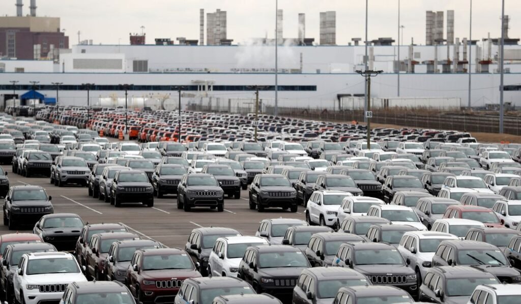 U.S. producer prices drop 0.3% from May to June on lower energy prices, but outlook is cloudy