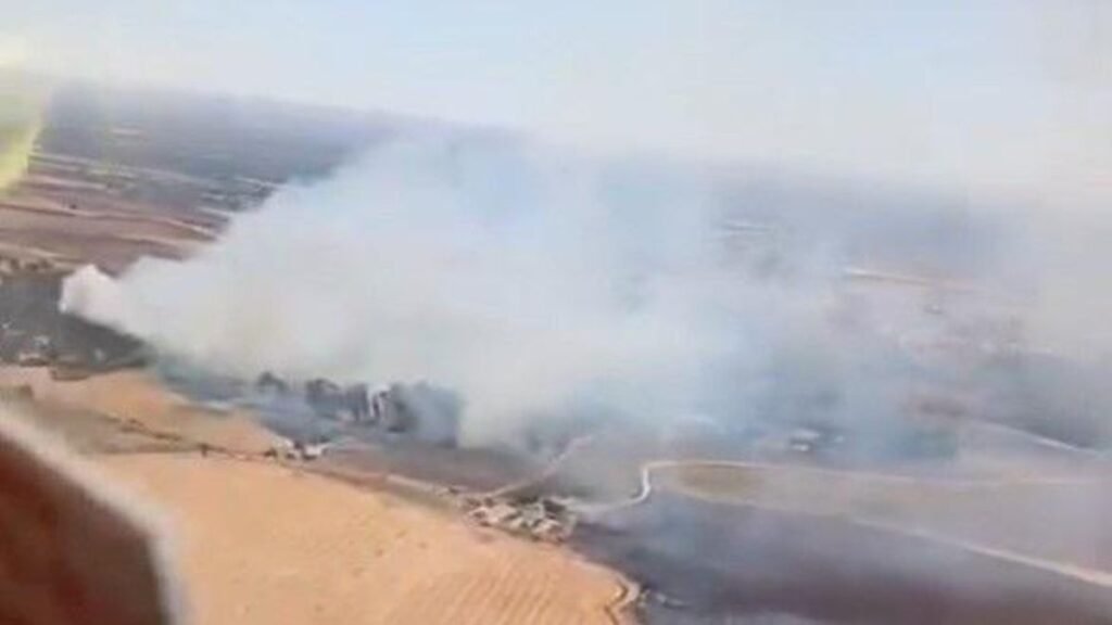 Un incendio forestal en el zoológico Mundo Park de Guillena (Sevilla) obliga a cerrar la entrada al público