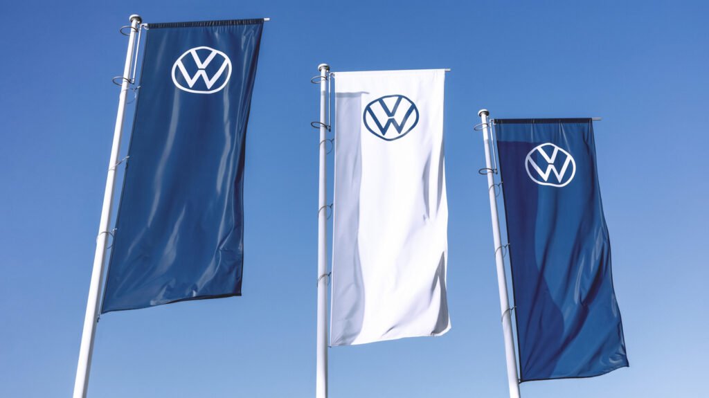 Volkswagen Is Employing 100 Sheep At A Solar Farm In Poland Volkswagen Is Employing 100 Sheep At A Solar Farm In Poland