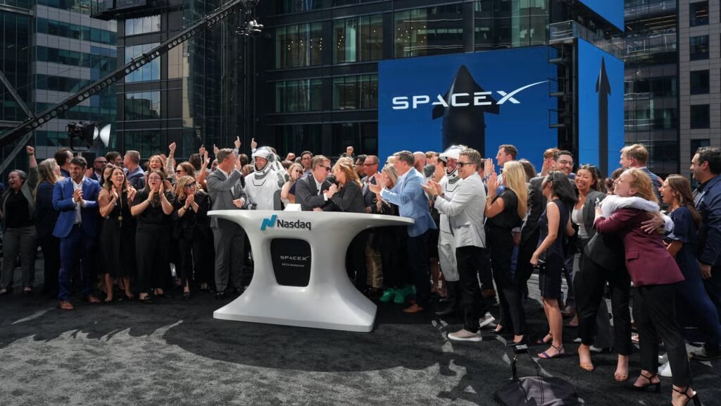 Wall Street banks are buying the SpaceX hype, but investors remain cautious Wall Street banks are buying the SpaceX hype, but investors remain cautious