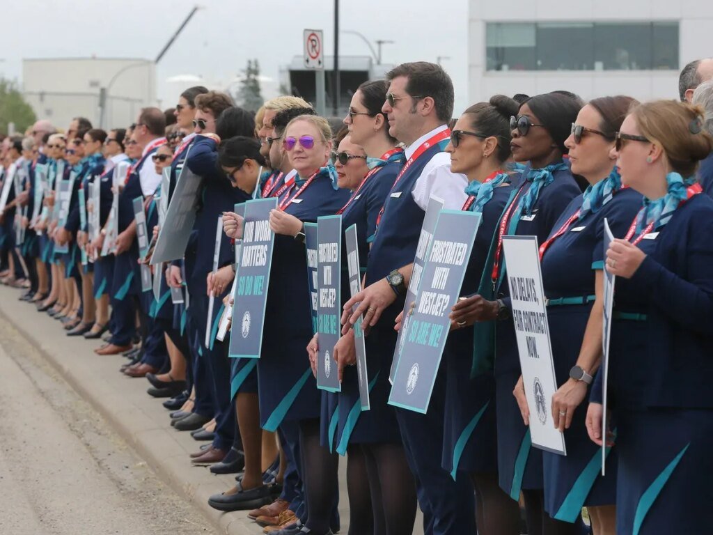 WestJet flight attendants' union issues 72-hour strike notice