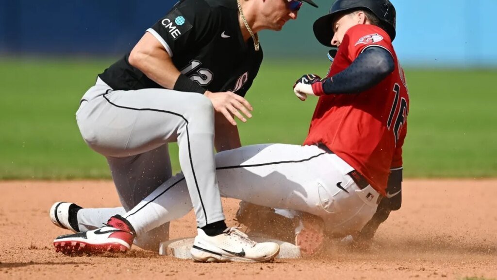 White Sox build early lead, edge Guardians to split series White Sox build early lead, edge Guardians to split series