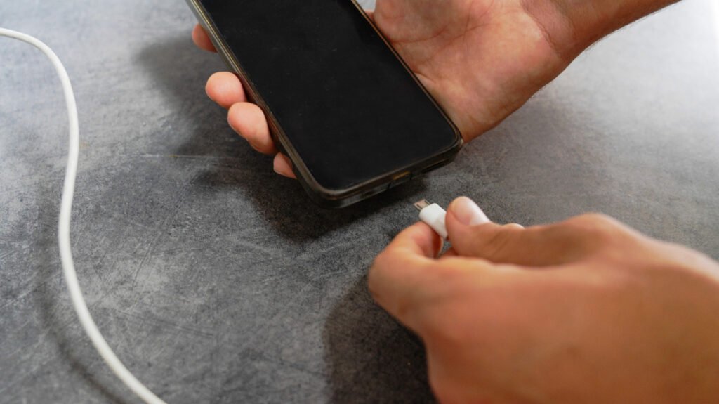 Why Do Phones Still Use Battery When Powered Off? Why Do Phones Still Use Battery When Powered Off?