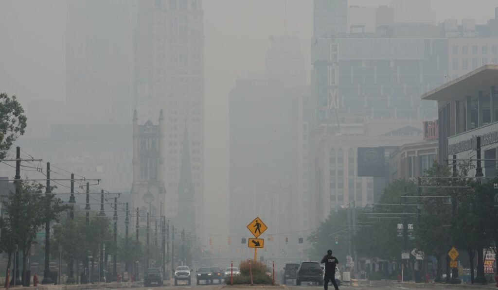 Wildfire smoke makes air unhealthy from the U.S. Midwest to East Coast. Officials say stay inside Wildfire smoke makes air unhealthy from the U.S. Midwest to East Coast. Officials say stay inside