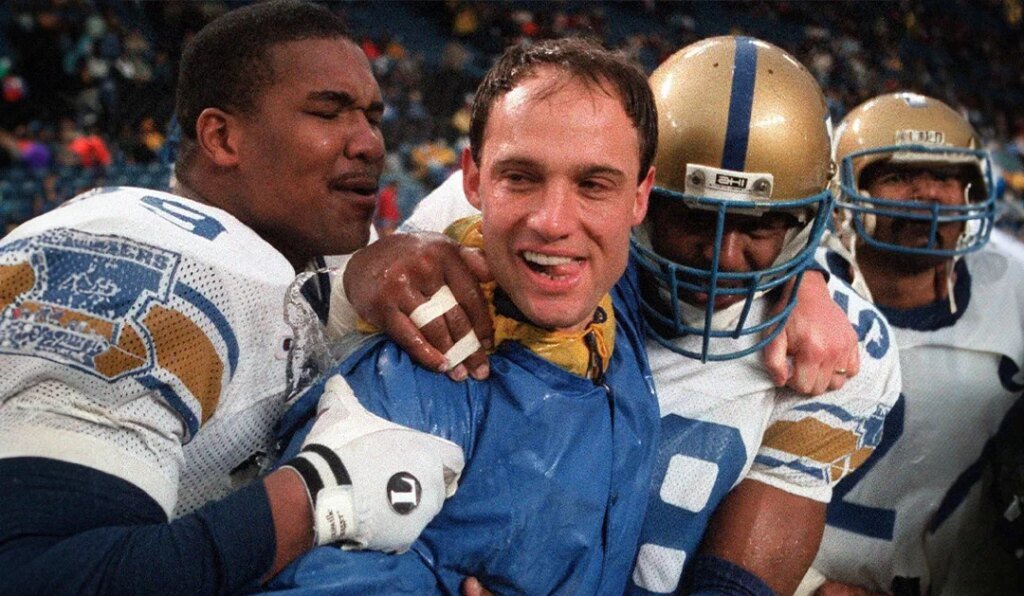 Winnipeg Blue Bombers to induct 1988, 1990 Grey Cup teams to Hall of Fame Winnipeg Blue Bombers to induct 1988, 1990 Grey Cup teams to Hall of Fame