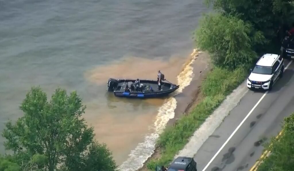 Wisconsin storms leave 3 dead and others rescued after boat capsizes on Geneva Lake Wisconsin storms leave 3 dead and others rescued after boat capsizes on Geneva Lake