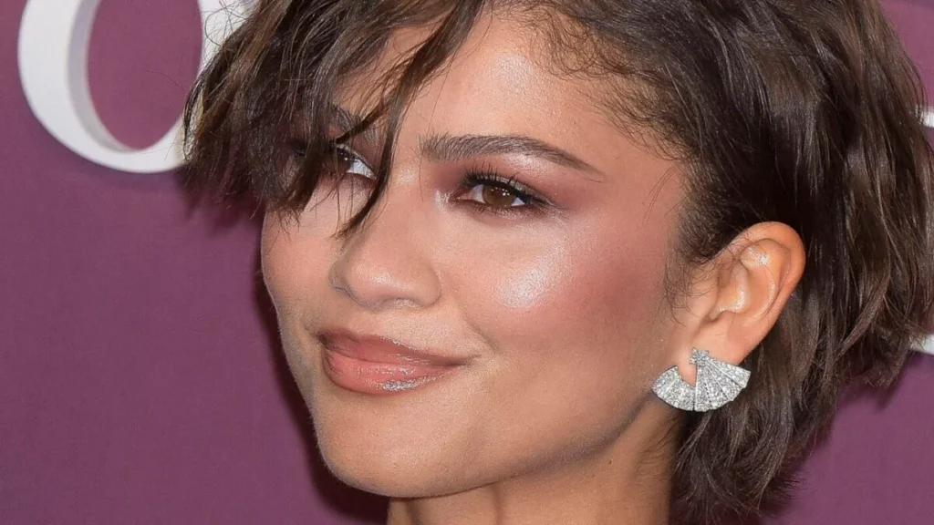 Zendaya Mocked For ‘Awful’ Dramatic Hair Transformation Zendaya Mocked For 'Awful' Dramatic Hair Transformation