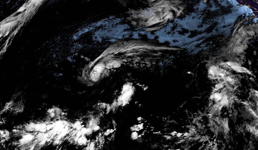 Hawaii’s Big Island lashed by rain and wind as Tropical Storm Lala closes in