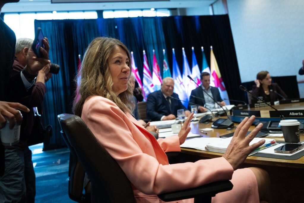Alberta's Smith wants Ottawa to resume negotiations with U.S. before counter-tariffs