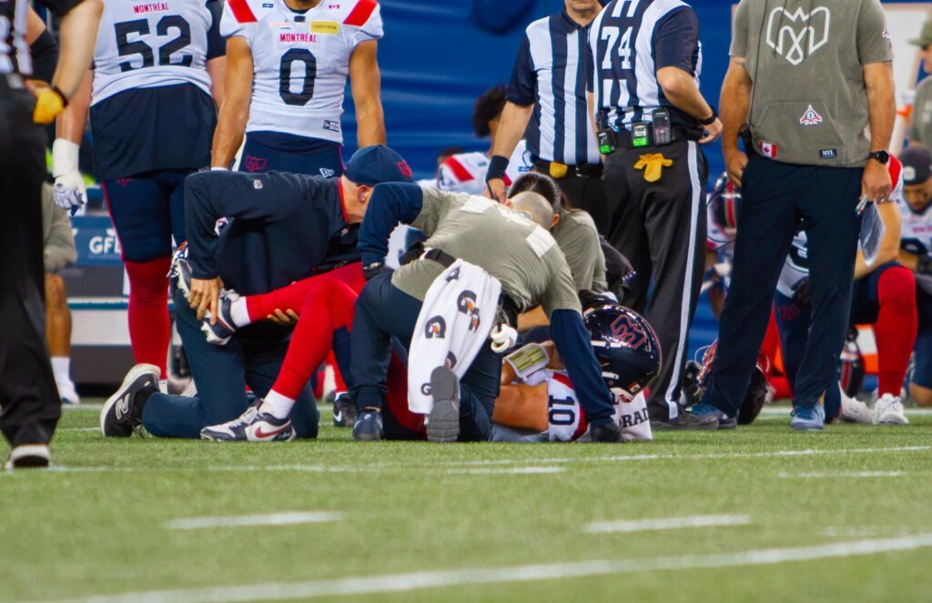 Alouettes QB Davis Alexander shakes off scary-looking injury to finish loss to Winnipeg