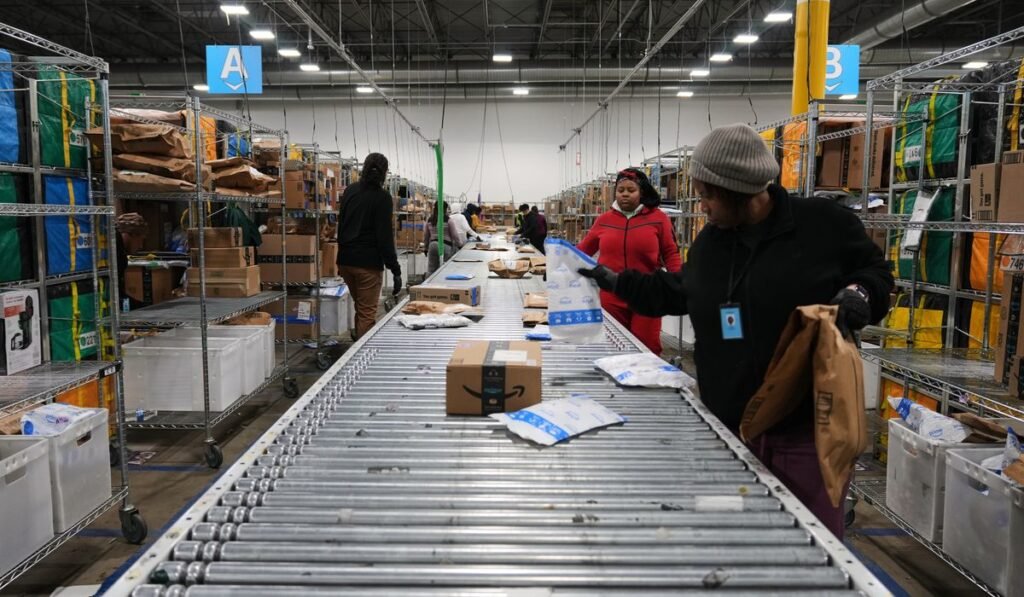 Amazon set to expand drone delivery of lightweight packages to 500 U.S. cities Amazon set to expand drone delivery of lightweight packages to 500 U.S. cities