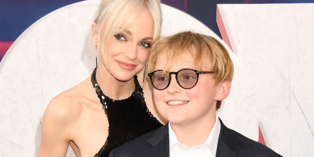 Anna Faris Says Son Jack, 14, Asked Her To ‘Accept Jesus Christ’ Anna Faris Says Son Jack, 14, Asked Her To 'Accept Jesus Christ'