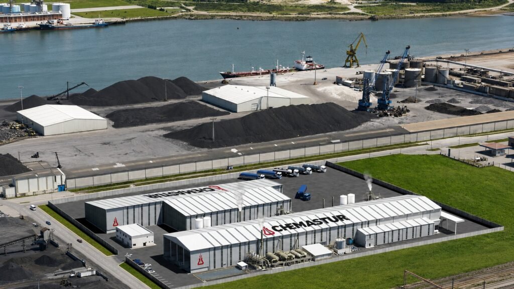 Asturiana de Fertilizantes defiende su continuidad en el Puerto de Avilés para mantener 60 empleos