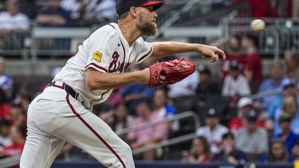 Braves finish sweep of Dodgers behind Chris Sale's CG, 11 K's