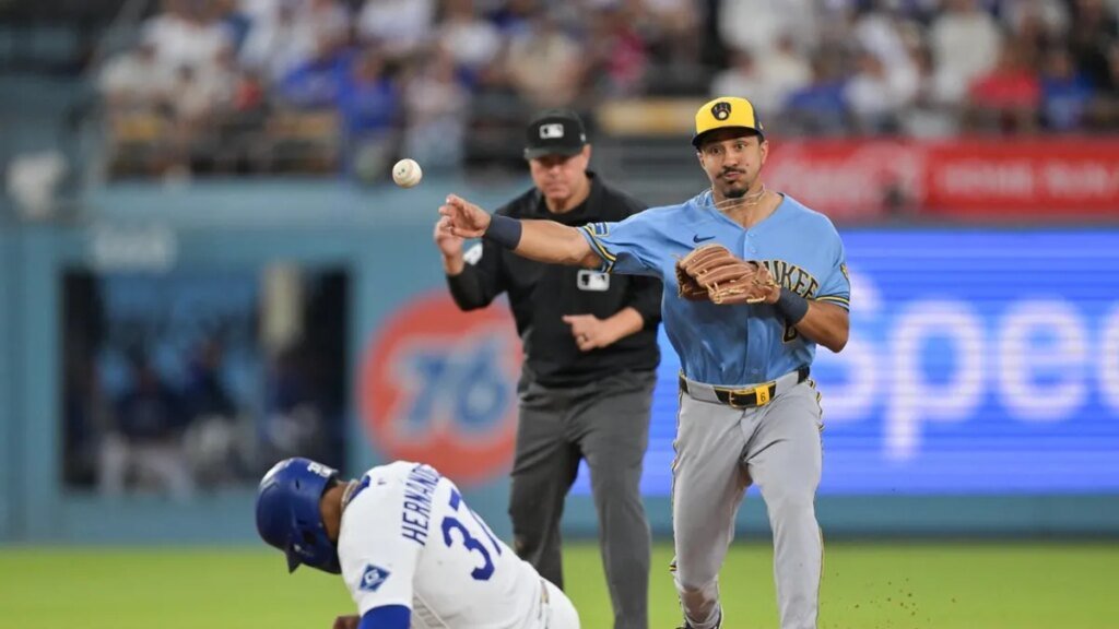 Brewers rally for 3 runs in ninth, overtake Dodgers in series opener Brewers rally for 3 runs in ninth, overtake Dodgers in series opener