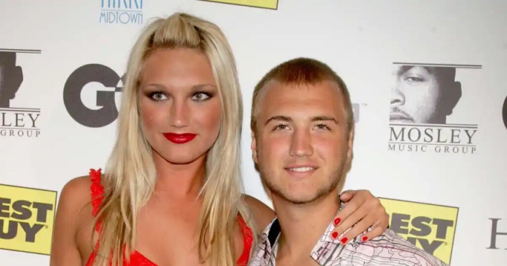 Brooke Hogan Says She’s Not Communicating With Brother Nick Brooke Hogan Says She's Not Communicating With Brother Nick
