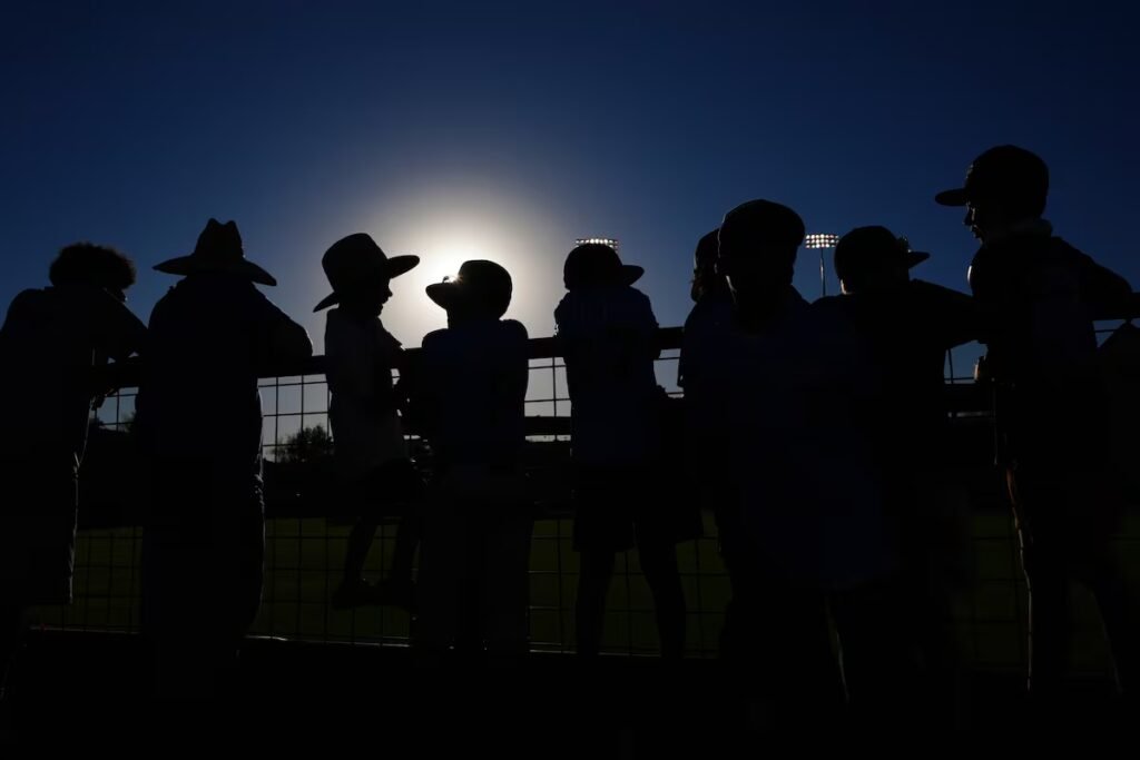 Caught between extreme heat and ICE: the dangers of returning to school for Latino children in Arizona | U.S. Caught between extreme heat and ICE: the dangers of returning to school for Latino children in Arizona | U.S.
