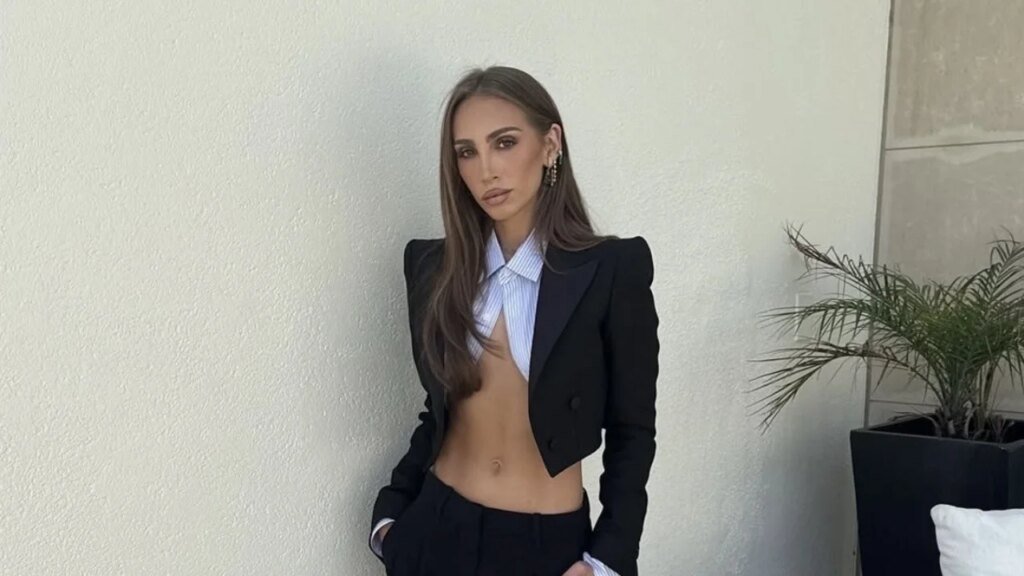 Celebrity Stylist Carly Stern Shares the Solution for Your ‘Nothing to Wear’ Problem Celebrity Stylist Carly Stern Shares the Solution for Your 'Nothing to Wear' Problem