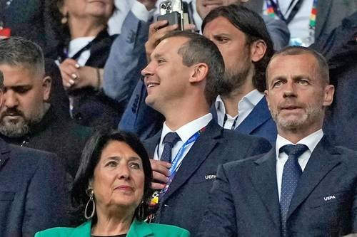 Cesan a Kevin Lamour; se agrava crisis de Infantino Cesan a Kevin Lamour; se agrava crisis de Infantino