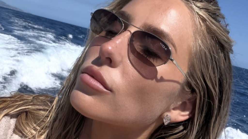 Clarté Founder Isaac Douek Designs Jewelry for Alix Earle and Says Diamonds Belong With Sweatshirts Clarté Founder Isaac Douek Designs Jewelry for Alix Earle and Says Diamonds Belong With Sweatshirts
