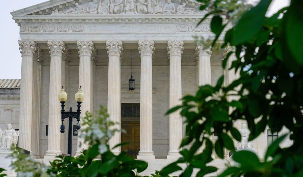 Democrats vow to rein in Supreme Court’s ‘shadow’ docket if they retake Congress Democrats vow to rein in Supreme Court’s ‘shadow’ docket if they retake Congress