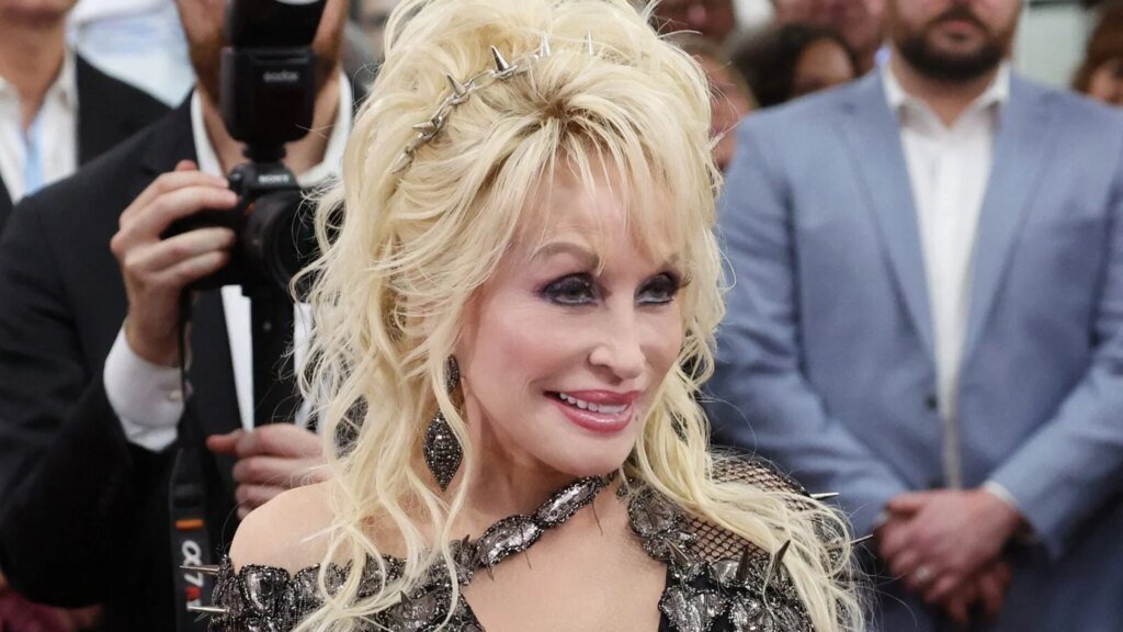 Dolly Parton’s Surprising ‘3 To 5 Hour’ Sleep Routine Revealed Dolly Parton’s Surprising ‘3 To 5 Hour’ Sleep Routine Revealed