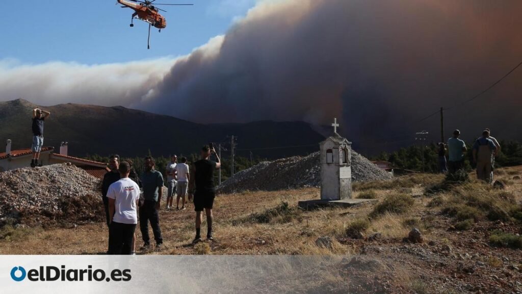 Dos personas mueren al chocar dos helicópteros que luchaban contra los incendios en Grecia