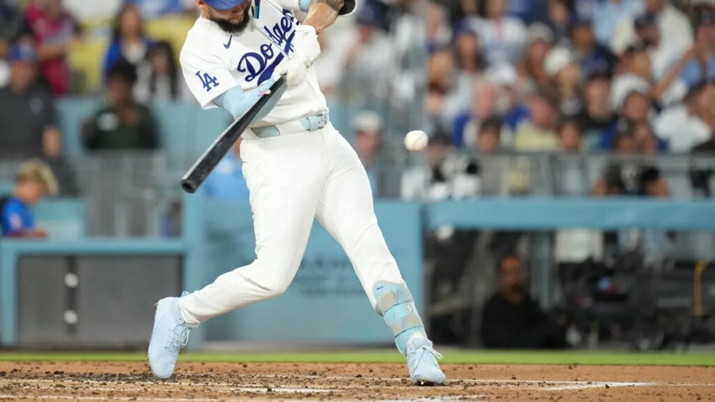 Edwin Diaz struggles again, but Dodgers hold off Brewers Edwin Diaz struggles again, but Dodgers hold off Brewers