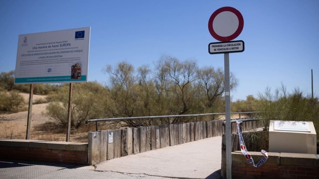 El juez pone en libertad al hombre detenido en Isla Cristina tras descartar su implicación en la muerte de su pareja El juez pone en libertad al hombre detenido en Isla Cristina tras descartar su implicación en la muerte de su pareja