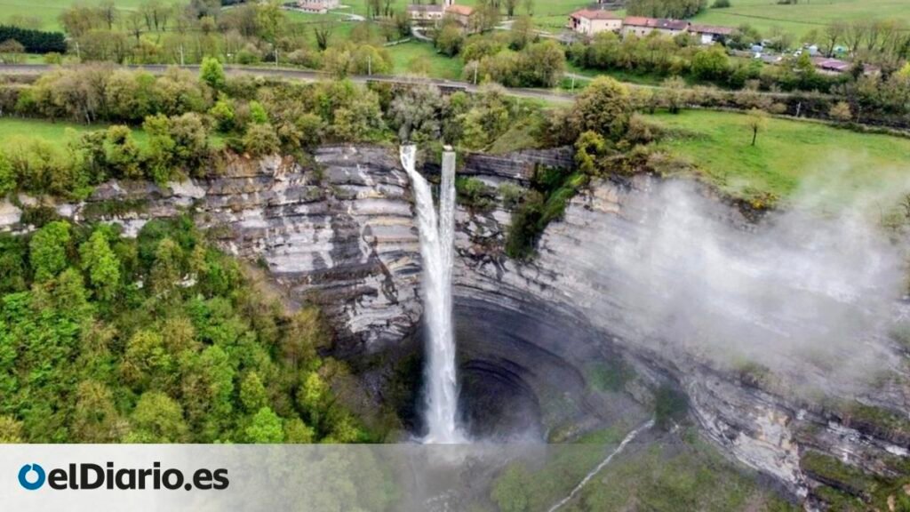 Este salto de agua de más de 100 metros es considerado una de las mayores cascadas de toda la península