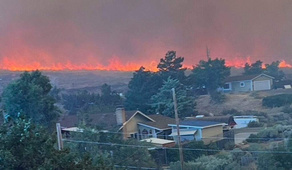 Fast-moving wildfire amid shifting winds threatens Reno, Nevada, forcing thousands to evacuate Fast-moving wildfire amid shifting winds threatens Reno, Nevada, forcing thousands to evacuate