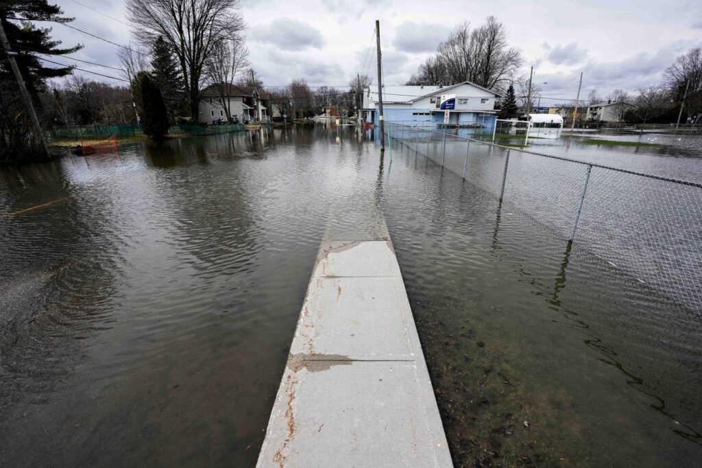 Feds reports progress on climate adaptation but climate groups say it isn’t enough Feds reports progress on climate adaptation but climate groups say it isn't enough