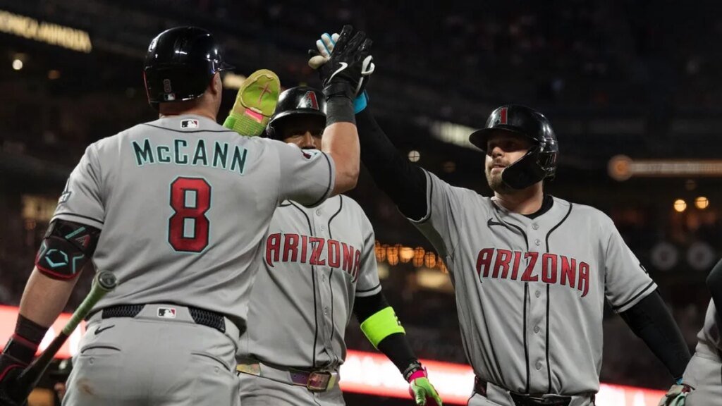 First-pitch homer, 2 other long balls send Diamondbacks past Giants First-pitch homer, 2 other long balls send Diamondbacks past Giants